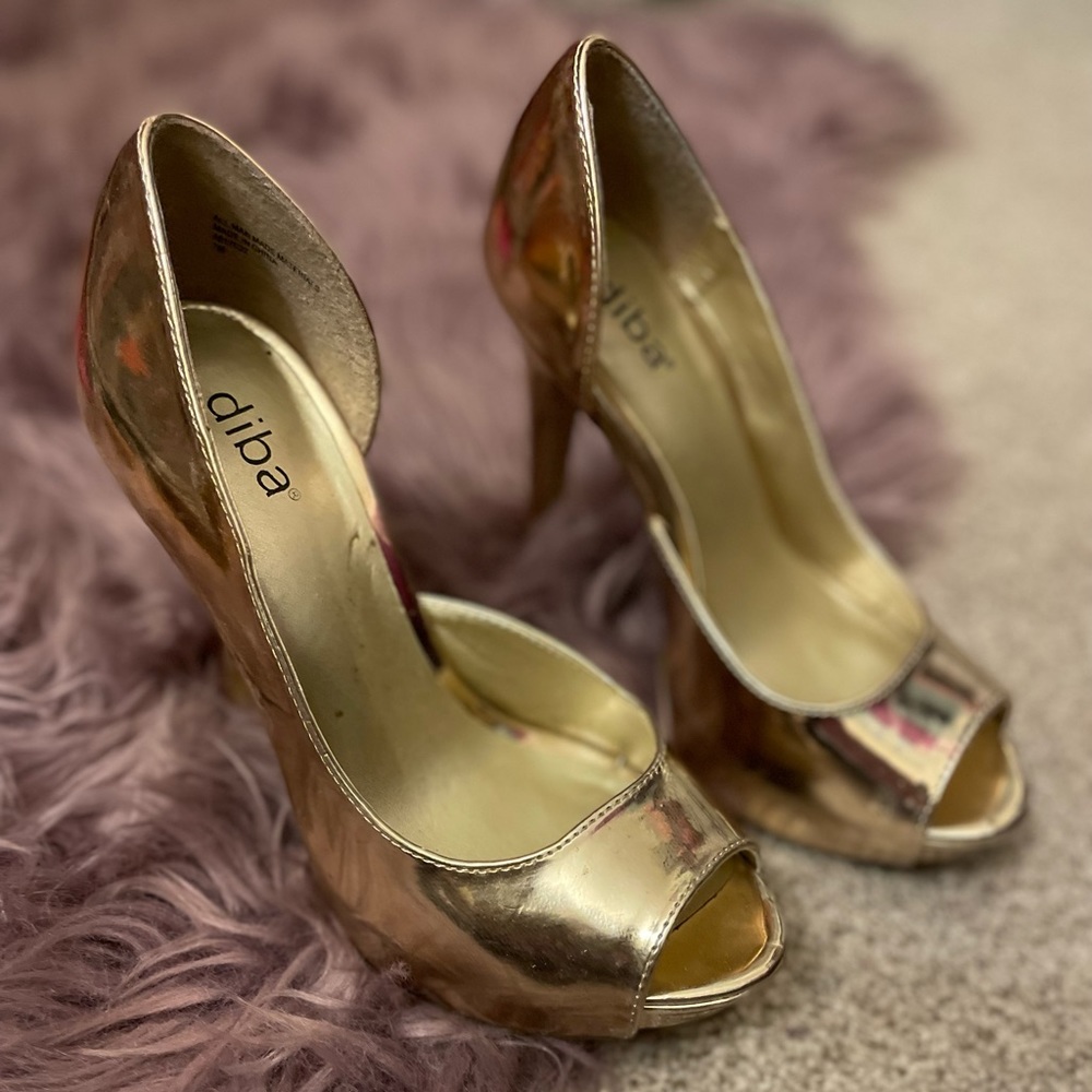 Women’s Gold Pumps